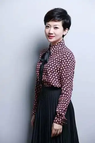 央视美女主持人王端端:气质优雅字如其人,婚姻状况却成谜