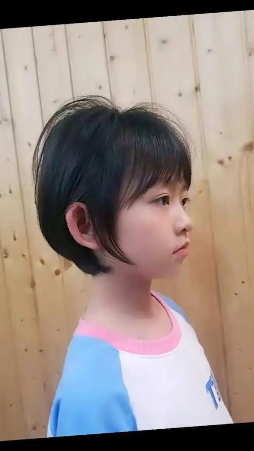 给小女孩剪个短发