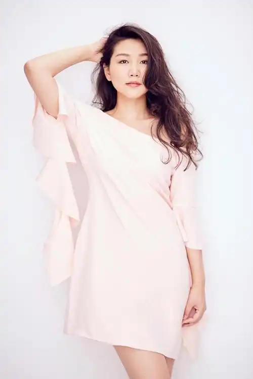 孙露全新写真曝光 优雅大方兼具女性魅力_新浪图片