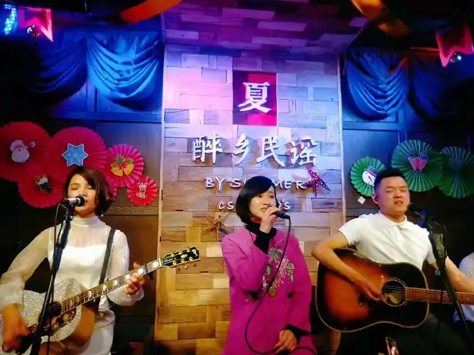 感受民谣酒吧文化