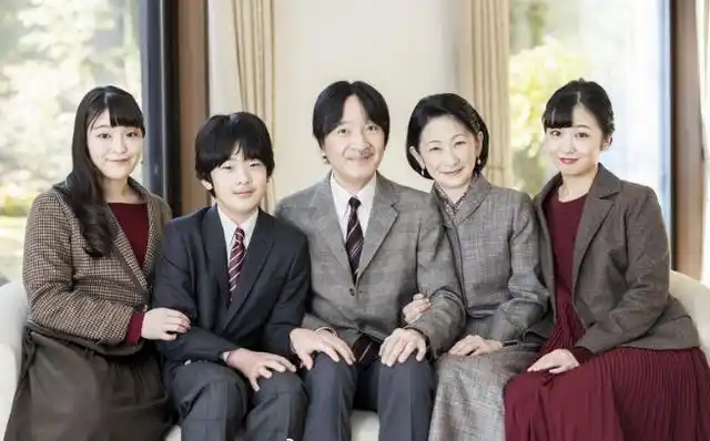 文仁亲王55岁生日晒照,松口祝福真子公主结婚,嫁女有望了