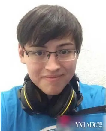 【图】男孩一年吃成妹子自拍记录 男人服用雌性激素后变化吓人