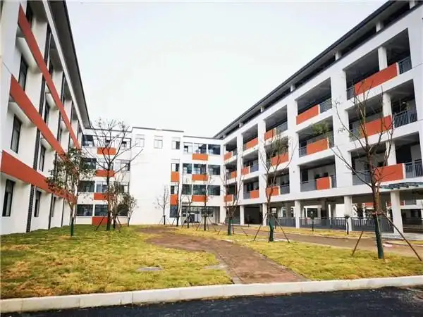 青阳县教育民生工程校舍维修--杨田镇东堡教学楼改造前正面青阳县教育