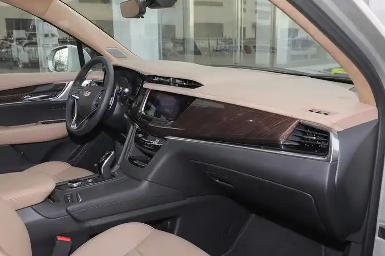 凯迪拉克xt6车内氛围灯后排发动机