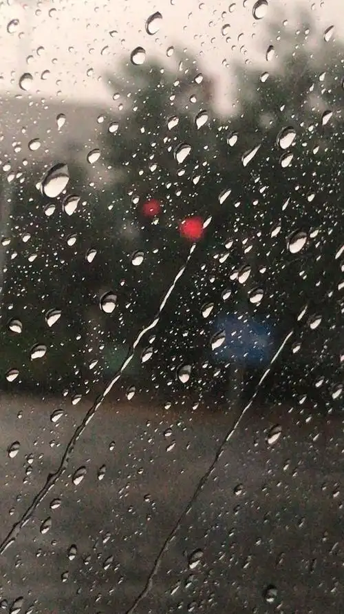 窗外的雨