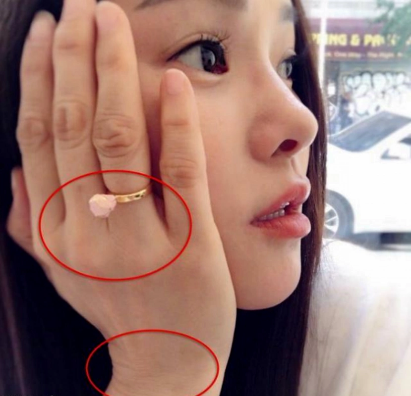 盘点女明星的手李小璐p手越描越黑,刘涛鲁豫的手比脸老了10岁