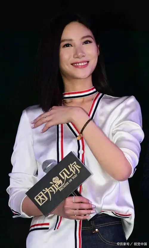 于山东省济南市,毕业于北京舞蹈学院民族舞专业,中国内地影视女演员