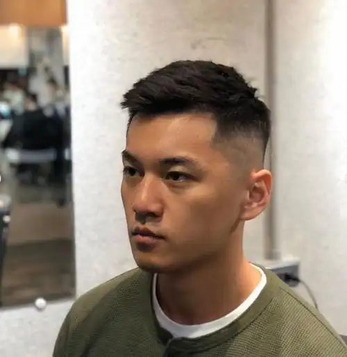 男人年过40岁发型总是选不好这三种造型帅气不油腻简单好看