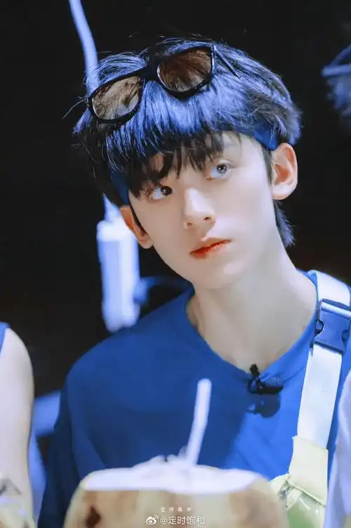 tf家族三代飞韩国#起落平安一切顺利@tf家族-左航