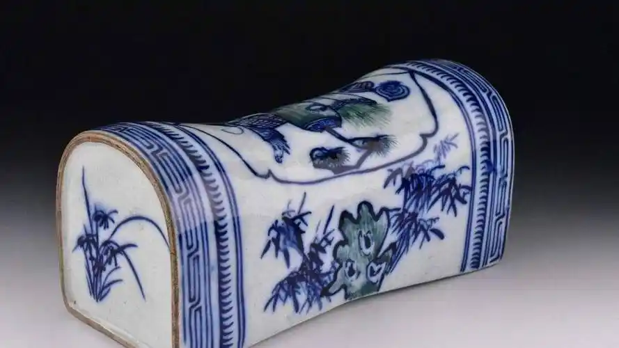 古人睡觉老爱用瓷枕头,不难受么?其实,是为了方便女子