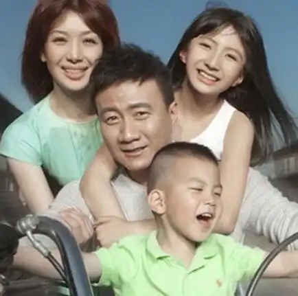 图胡军老婆图片曝光与老婆不为人知情史