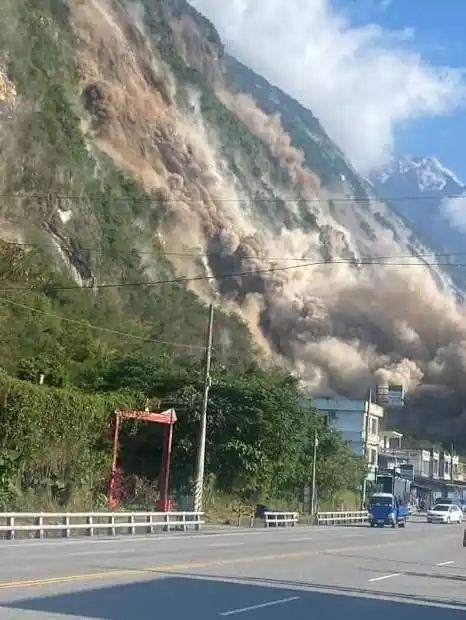 台湾花莲县海域7.3级地震
