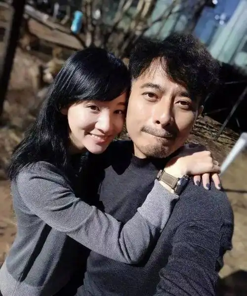 情史丰富,还和胡歌亲密互动,最后15天闪婚大10岁老公