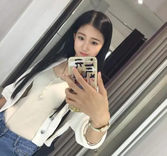 照片上的女孩子叫什么