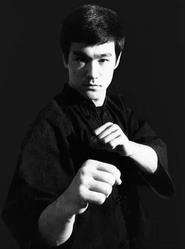 百年动作电影——详细剖析李小龙战斗力,论其能否打赢泰森?