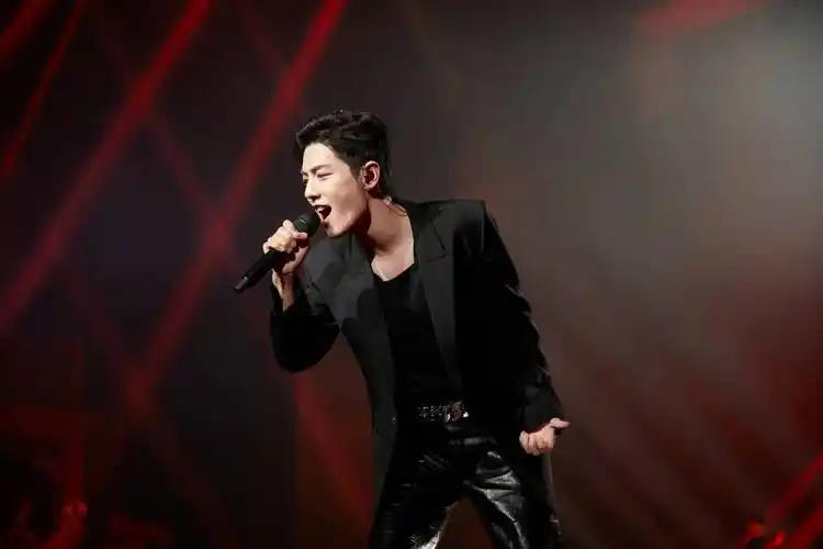 肖战和张淇再互动,细节暖心,合作曲目出圈最受网友喜爱断崖第一_舞台