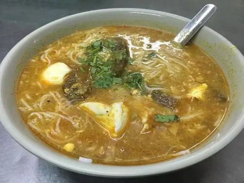 「鱼汤面」有点像金山面的汤面版,但面条换成米线,味道相对清淡爽口.