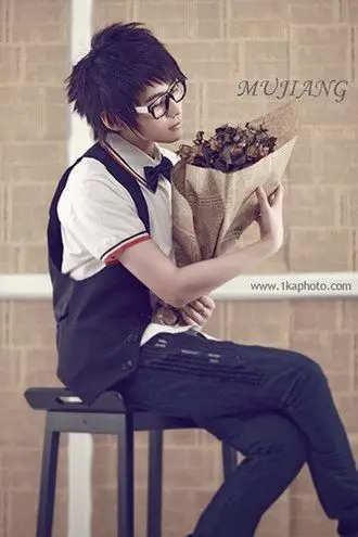 组图:高娅媛最萌写真大秀中性气质