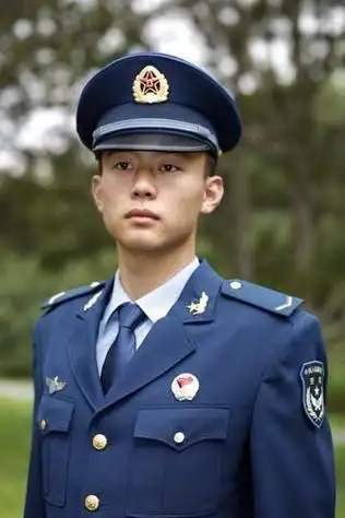 解放军空军部队全面换装07式新军服组图