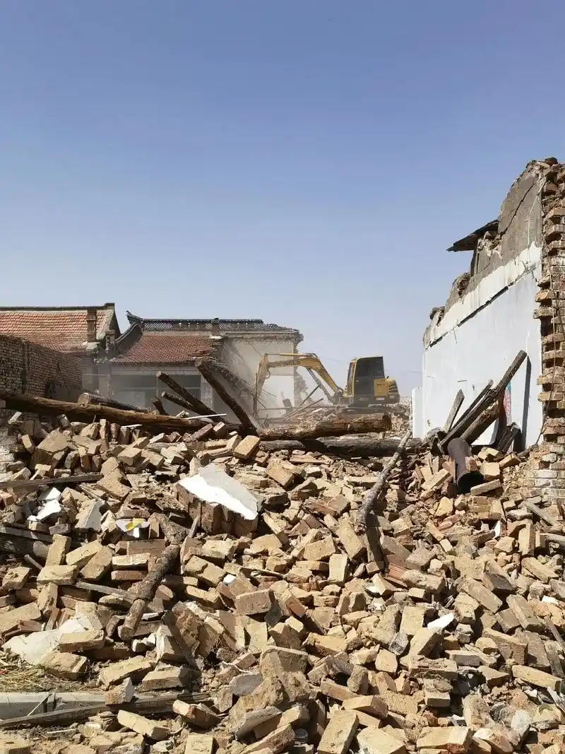 30年的老房子今天拆了,看到照片心里还是酸酸的,有点不舍…… - 抖音