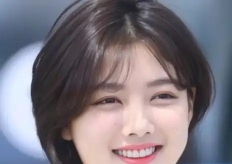 额头窄适合什么发型 建议重点考虑中分或者八字刘海