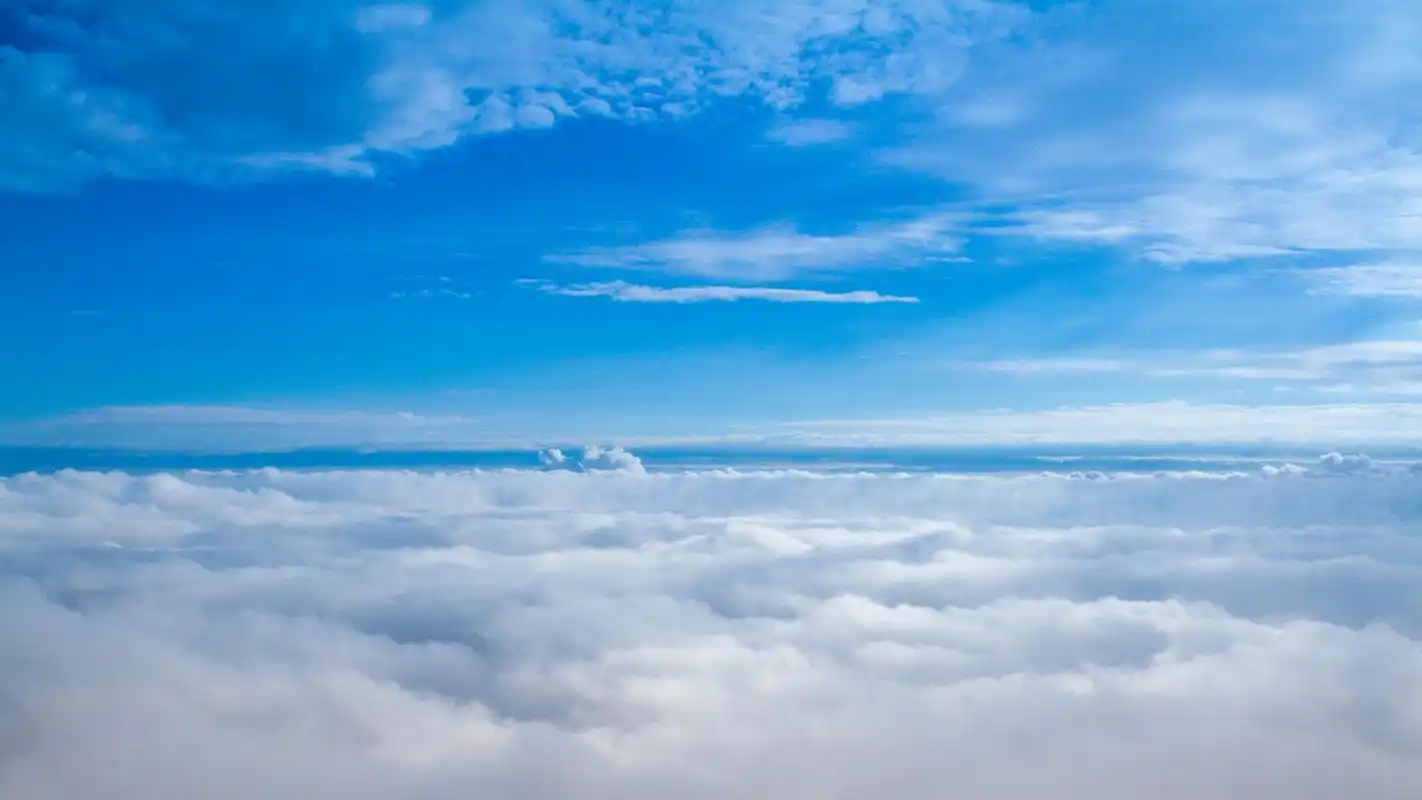 蔚蓝的天空风景摄影高清宽屏壁纸