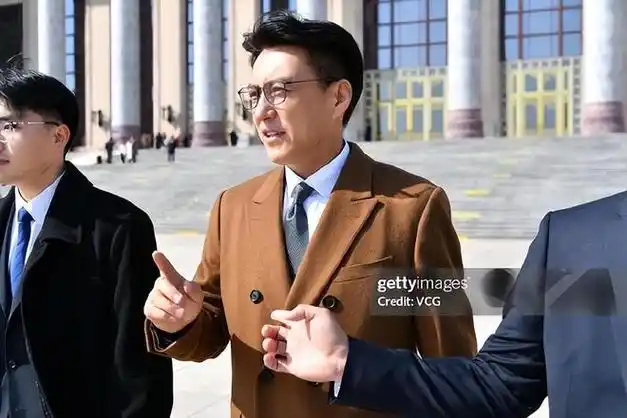 全国政协委员靳东痛批乱象,网友:终于有人发声,太解气|网红|周杰伦|短