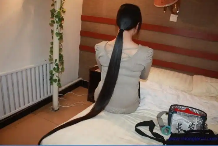 4米超级长发被剪下 剪发_中国长发