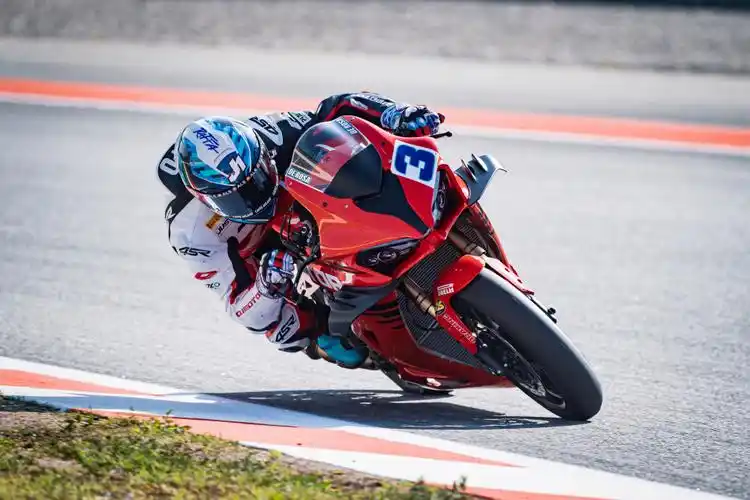 中国制造大排机车首秀wsbk赛场qjmotor赛800圆满完赛