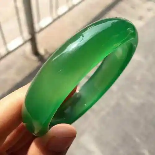 天然帝王绿玉髓手镯一个马达加斯加玛瑙玉髓镯子冰种