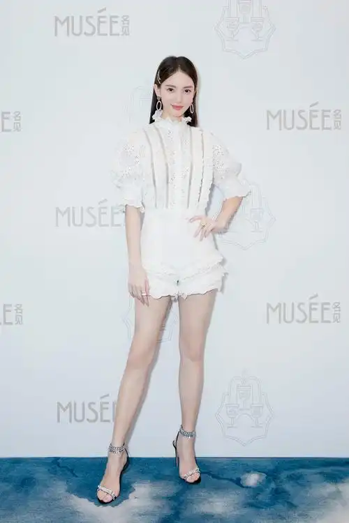 金晨受邀出席活动 欧式复古造型清新优雅