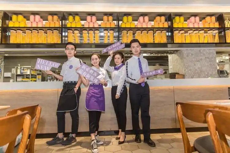 sui)设计款制服此番必胜客联手黑荔枝宠爱自我,回归本真工作压力通通