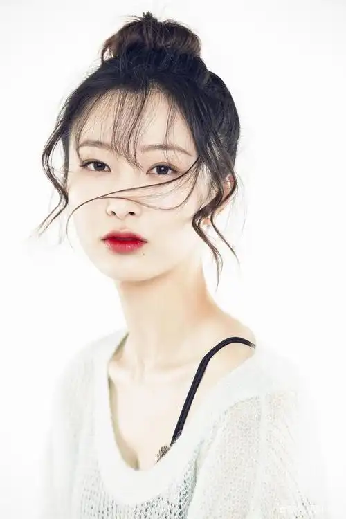 王梓桐,影视女演员,被誉为"素颜美女"