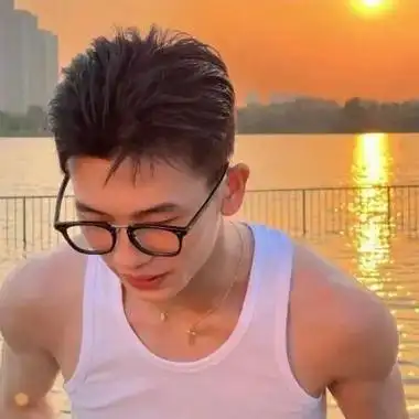 成熟稳重又很酷的真人男生头像