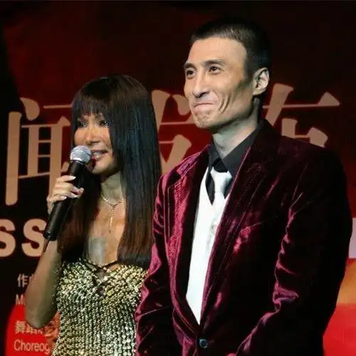 胡东老婆大揭秘 事业成功爱情甜蜜_网易订阅