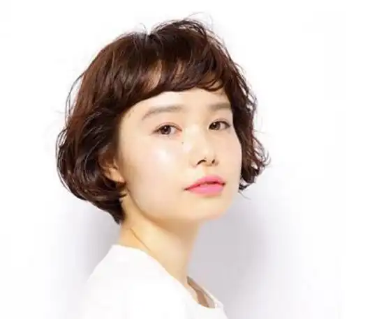 方脸短发发型