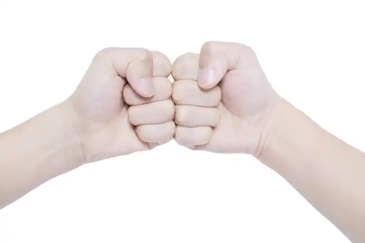 白底手势人物手势拳头特写两只手两只拳头