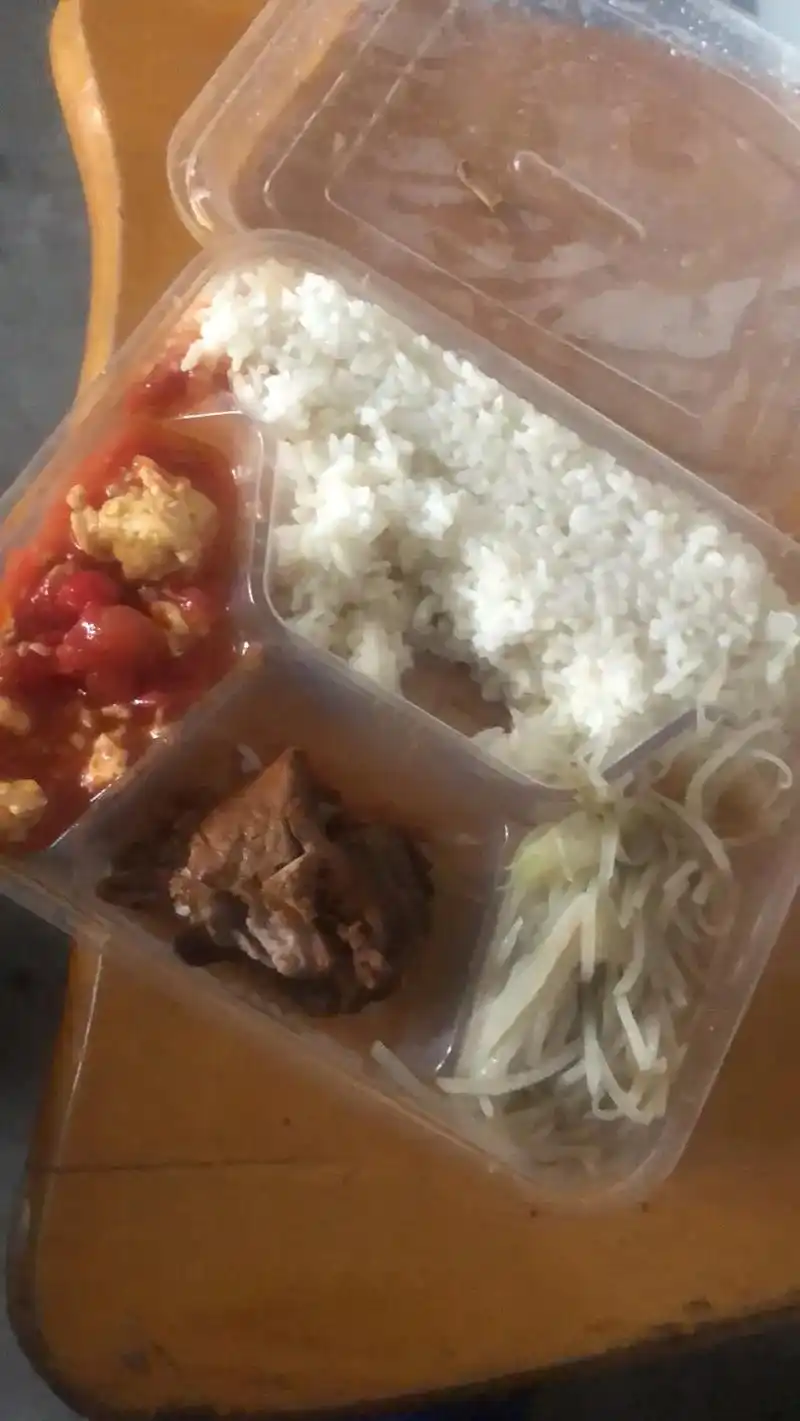 就这样的饭菜还要13元!怪不得很多人宁愿吃泡 - 抖音