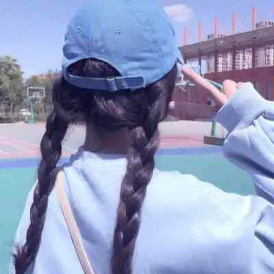 软锦双马尾软妹可爱背影头像
