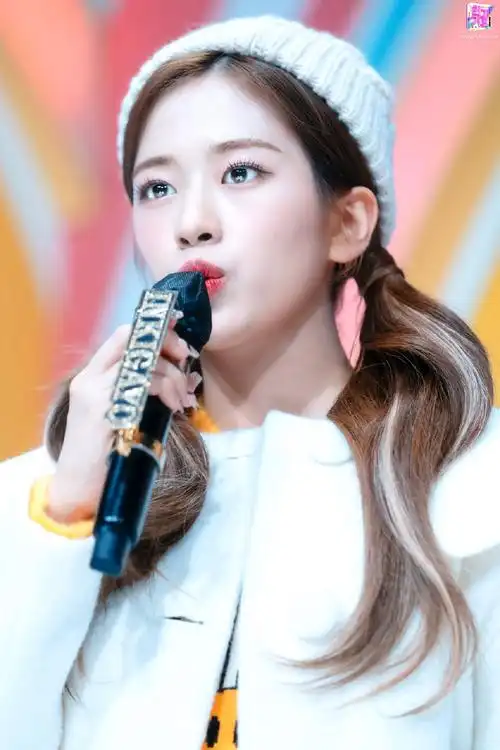 安宥真人气歌谣mc#78#安宥真爱豆教科书#【图片】