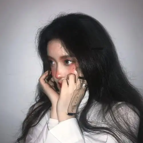 世中仙儿の女生头像〔气质〕〔高冷〕〔原宿风