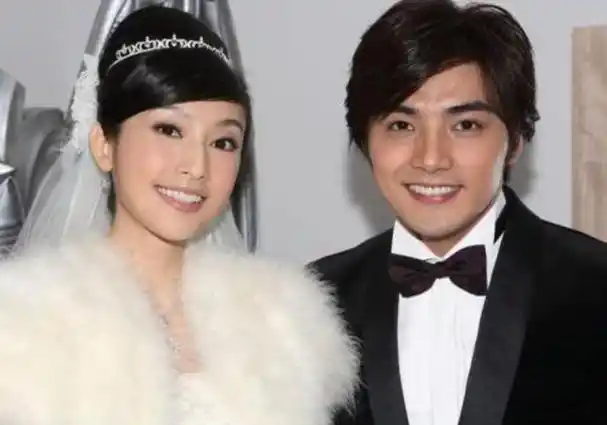 当年贺军翔是炙手可热的奶油小生,从头到脚都散发着魅力,但后来他淡出