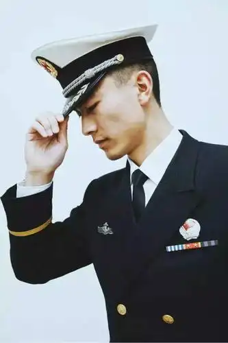 分享小伙zha看发型就知道你是个当兵的