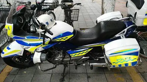 警用摩托车上路,  此次警方大量采购了贝纳利bj300系列,豪爵铃木250