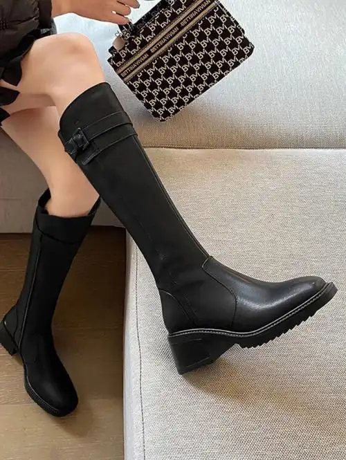 哇哇哇快安利给你的好姐妹百搭平底长靴