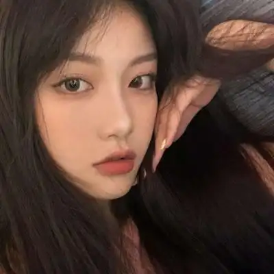 时尚霸气女生微信头像冷艳独一无二