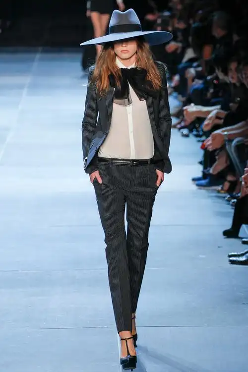 saintlaurent巴黎春夏系列时装秀