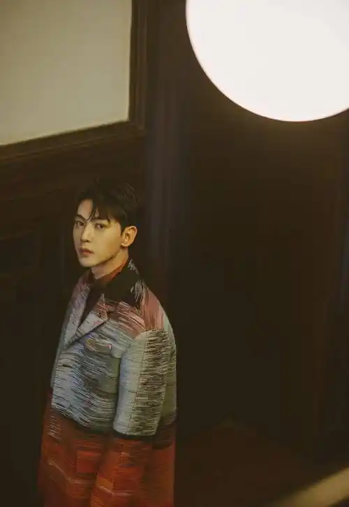 唐晓天:模特出道腿长痞帅,衣品绝佳!