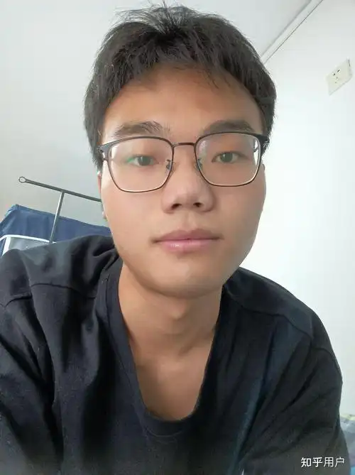 有没有长得丑的男生照片分享一下.我想知道什么样算丑 ?