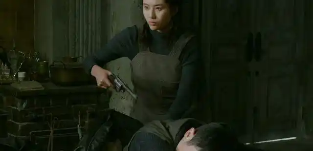 悬崖之上两杯咖啡放倒三个人不对其实只放倒了一个人